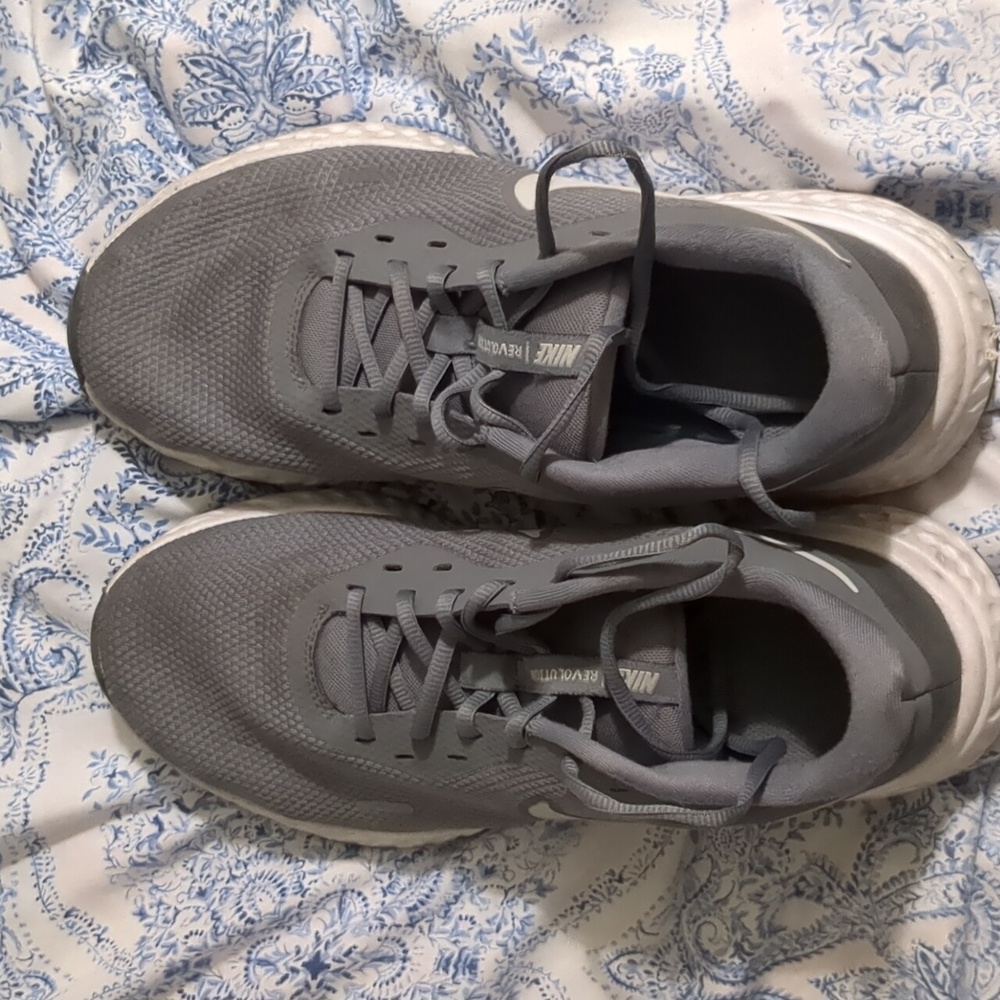 Nike Men's Revolution Shoe - Picture 2 of 7